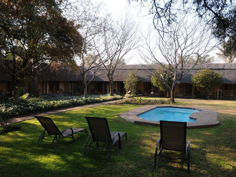 Safari Club Sa Hotel Кемптън Парк Екстериор снимка