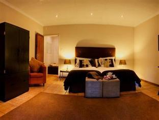 Safari Club Sa Hotel Кемптън Парк Екстериор снимка