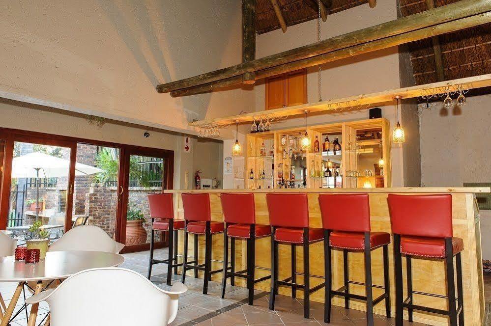 Safari Club Sa Hotel Кемптън Парк Екстериор снимка